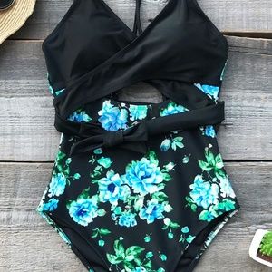 NWT - Cupshe - Elf Story One Piece - L